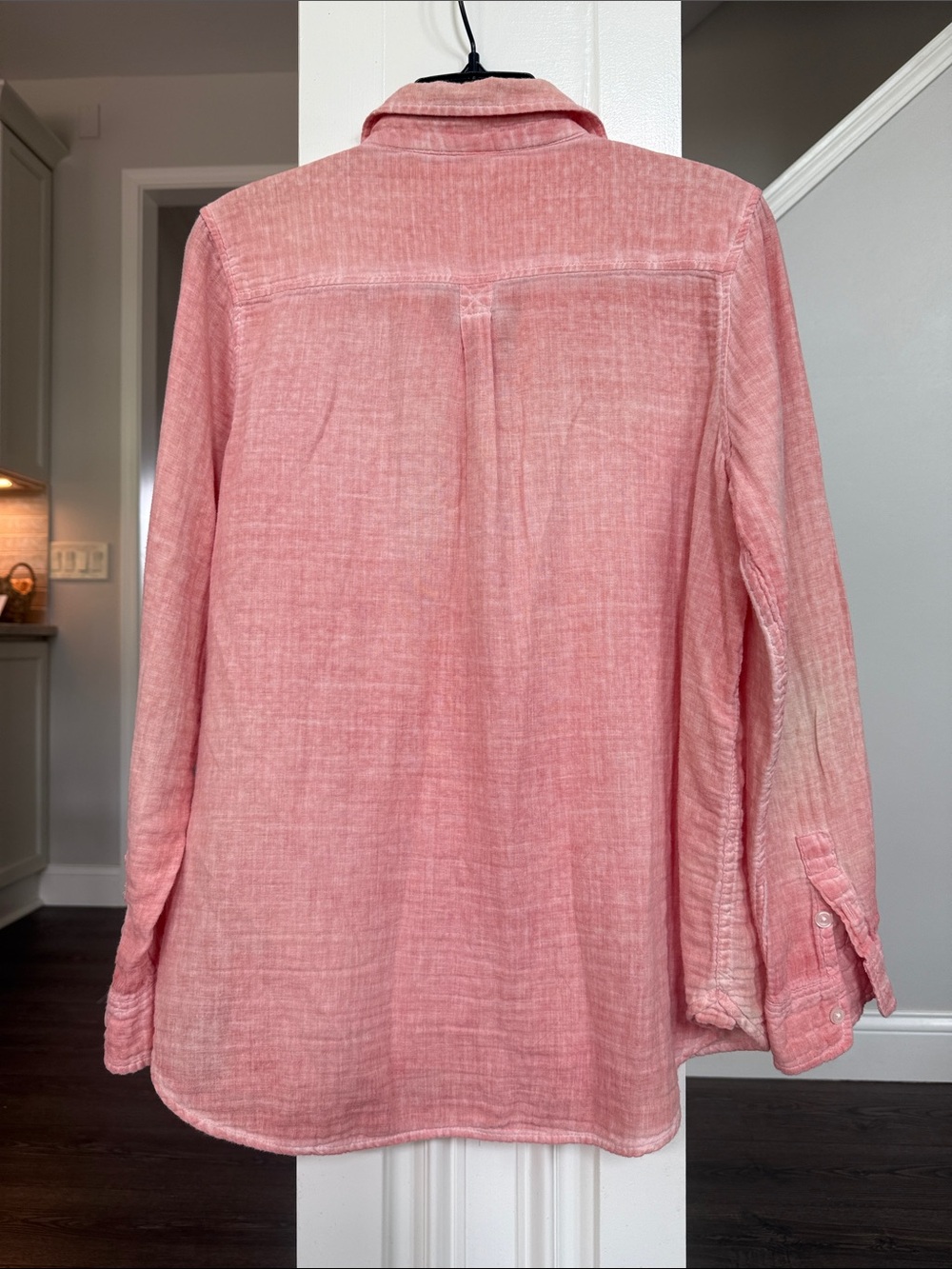 Levi's Ladies Resort Utility Shirt in Pale Orange/Peach Relaxed Washed Cotton M - Picture 3 of 9